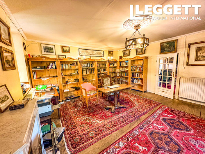 Image No.8-10 Bed House for sale