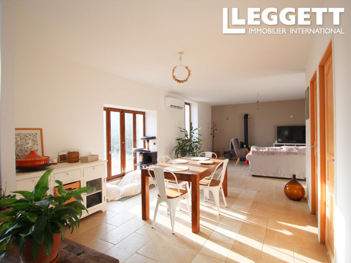 Image No.2-6 Bed House for sale