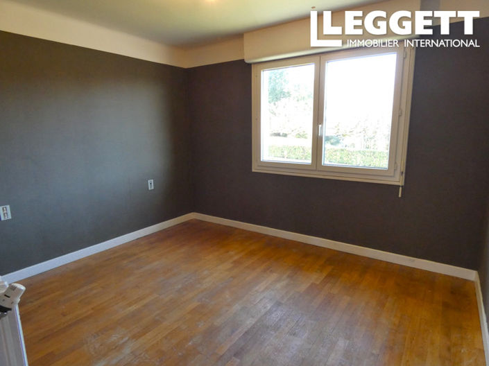 Image No.8-6 Bed House for sale