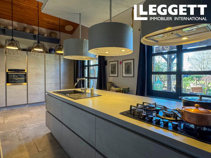 Image No.3-4 Bed Commercial for sale