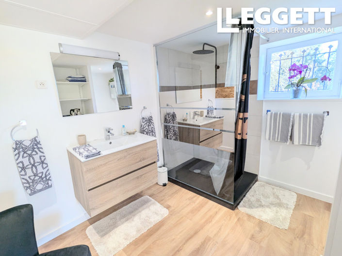 Image No.7-5 Bed House for sale