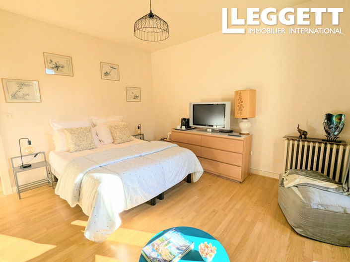 Image No.8-5 Bed House for sale