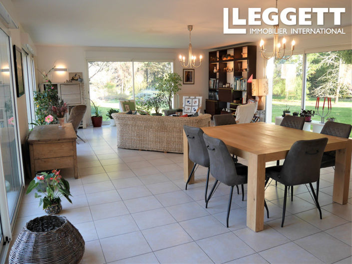 Image No.5-6 Bed House for sale