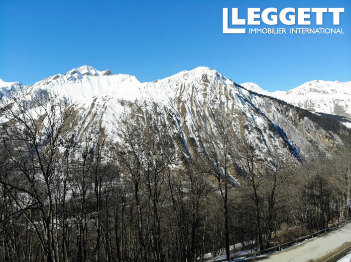 Image No.8-6 Bed House for sale