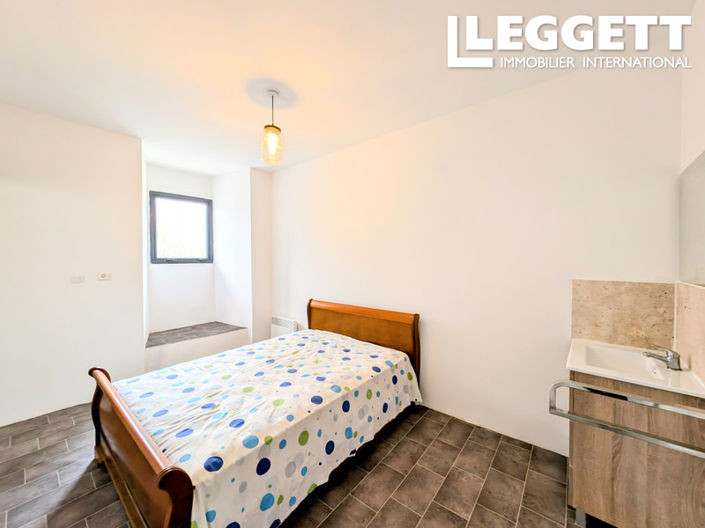 Image No.8-3 Bed House for sale