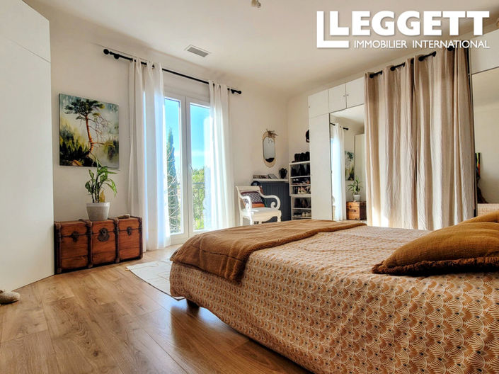 Image No.6-4 Bed House for sale