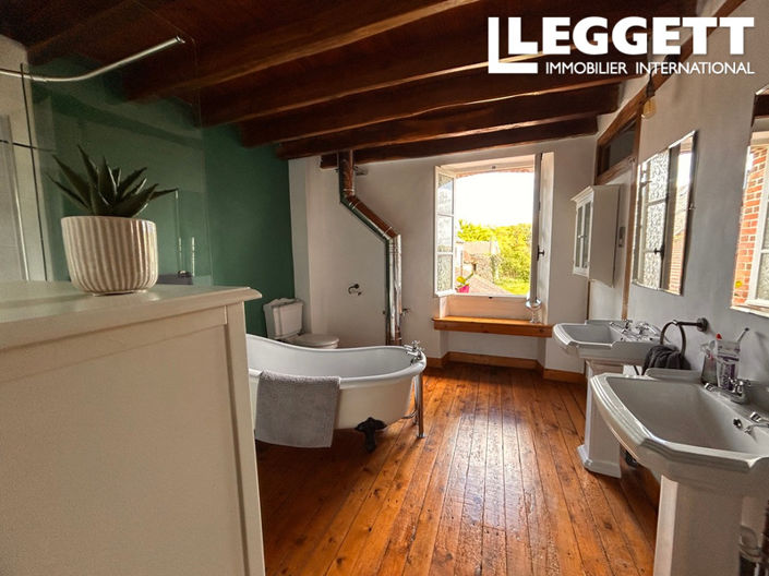 Image No.6-6 Bed House for sale