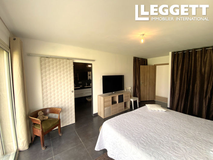 Image No.8-4 Bed House for sale