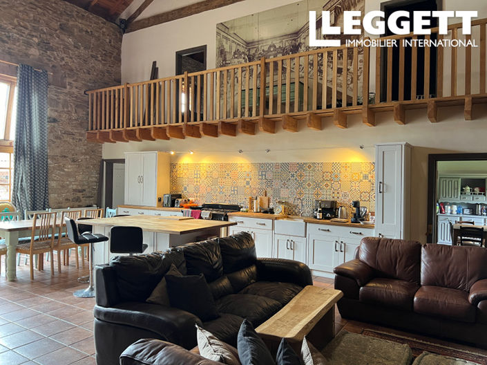 Image No.8-8 Bed House for sale