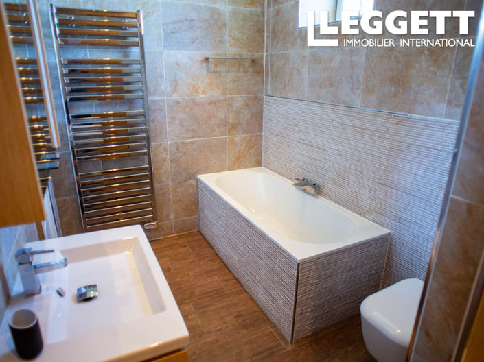 Image No.9-10 Bed House for sale