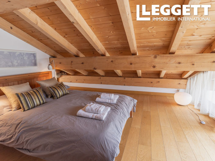 Image No.6-5 Bed House for sale