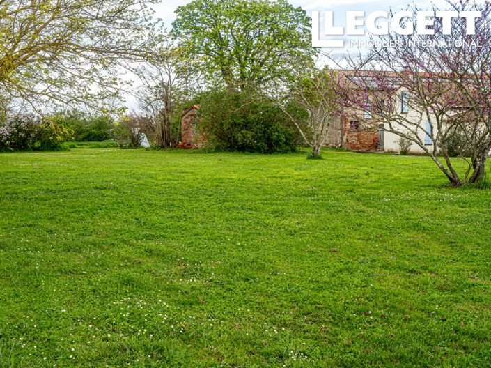 Image No.10-6 Bed House for sale