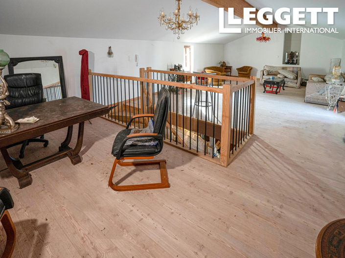 Image No.6-6 Bed House for sale