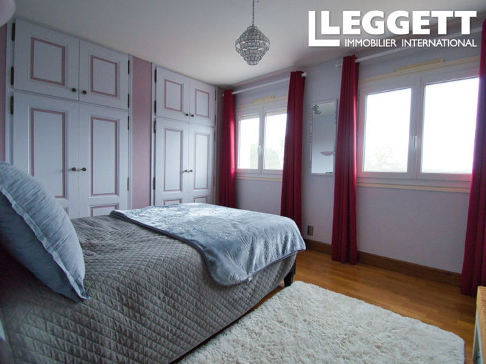 Image No.6-3 Bed House for sale