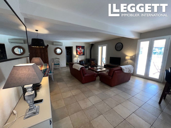 Image No.8-6 Bed House for sale