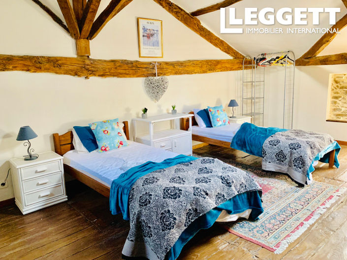 Image No.6-12 Bed House for sale