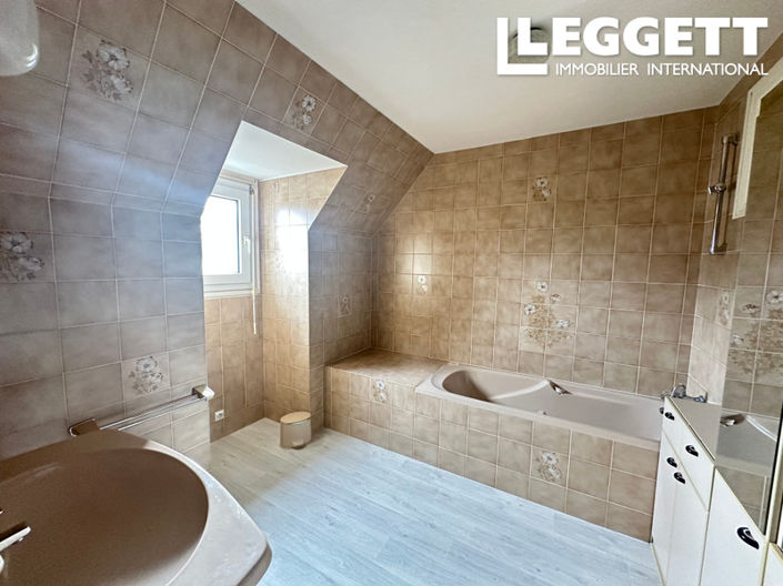 Image No.9-3 Bed House for sale