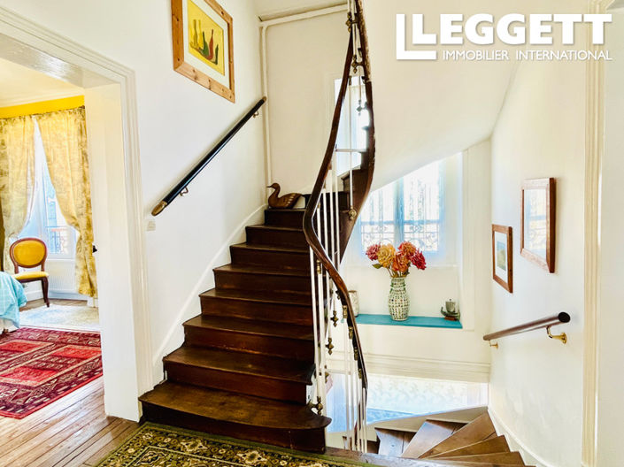 Image No.7-7 Bed House for sale