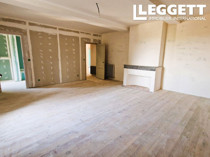 Image No.6-5 Bed Chateaux for sale