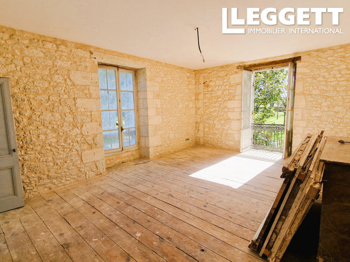 Image No.9-5 Bed Chateaux for sale