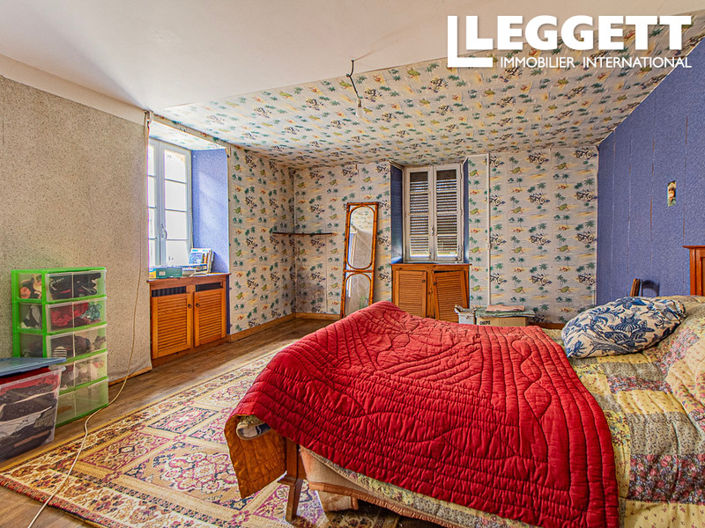 Image No.8-6 Bed House for sale