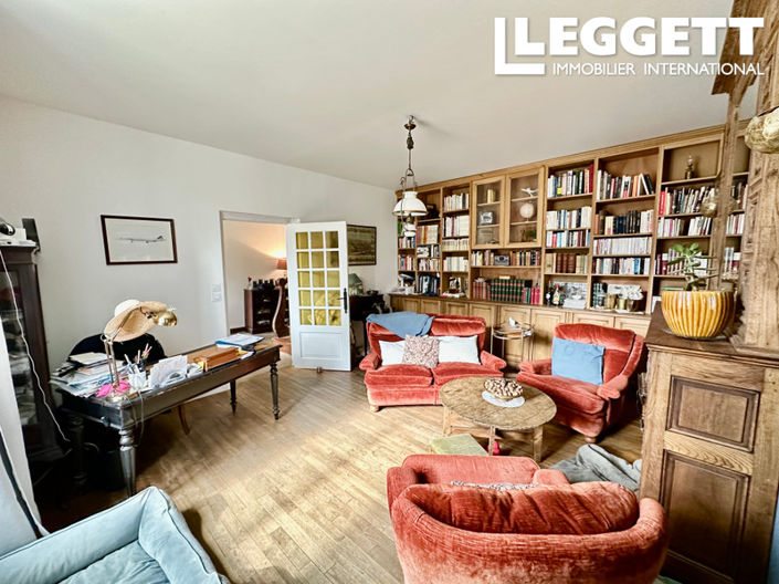 Image No.4-7 Bed House for sale