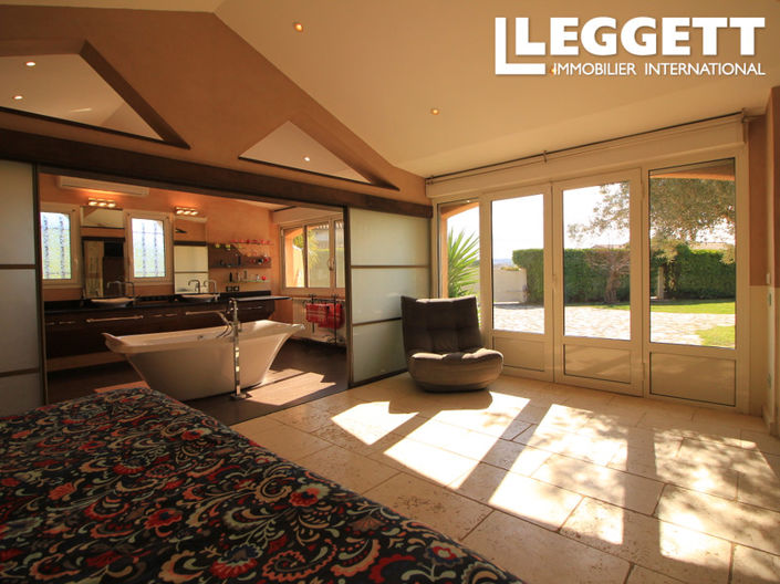 Image No.9-4 Bed House for sale