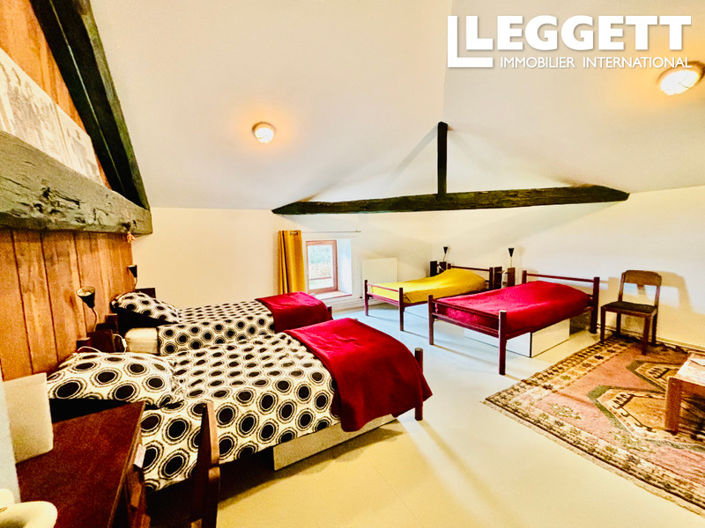 Image No.8-6 Bed House for sale