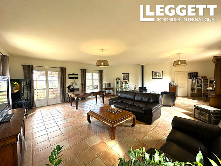 Image No.5-9 Bed House for sale