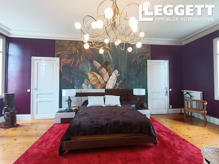 Image No.9-4 Bed Chateaux for sale