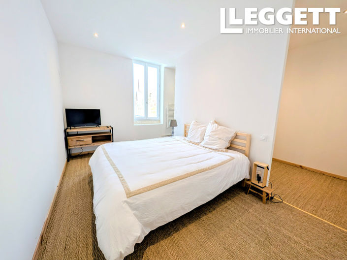 Image No.6-4 Bed House for sale