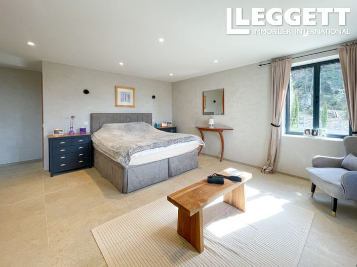 Image No.7-5 Bed House for sale