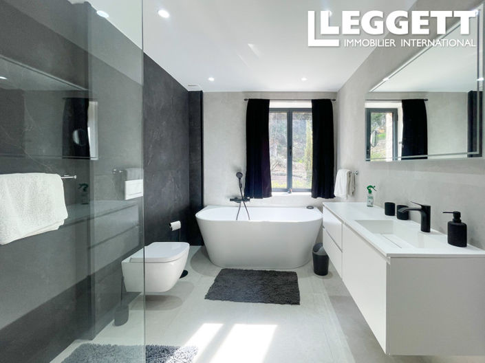 Image No.8-5 Bed House for sale