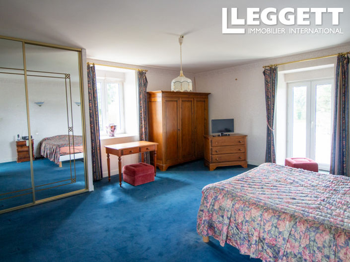 Image No.6-5 Bed House for sale