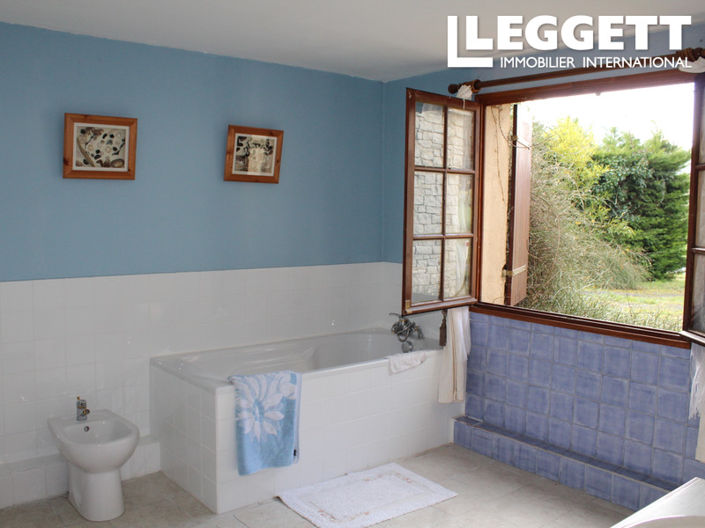 Image No.10-5 Bed House for sale