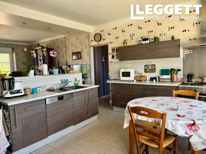 Image No.8-2 Bed House for sale