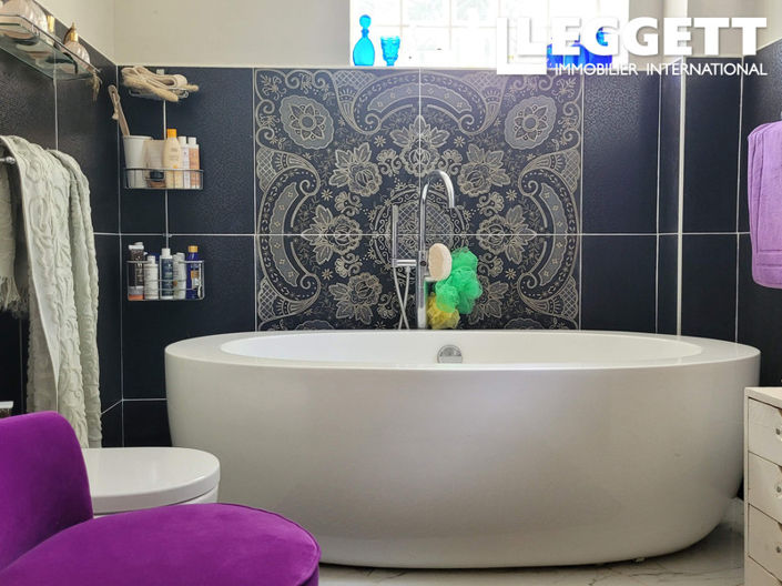 Image No.8-2 Bed House for sale