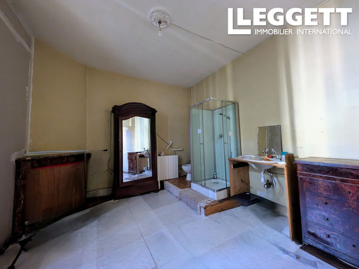 Image No.7-8 Bed House for sale