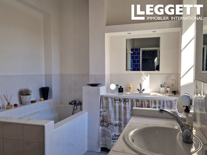 Image No.6-6 Bed House for sale