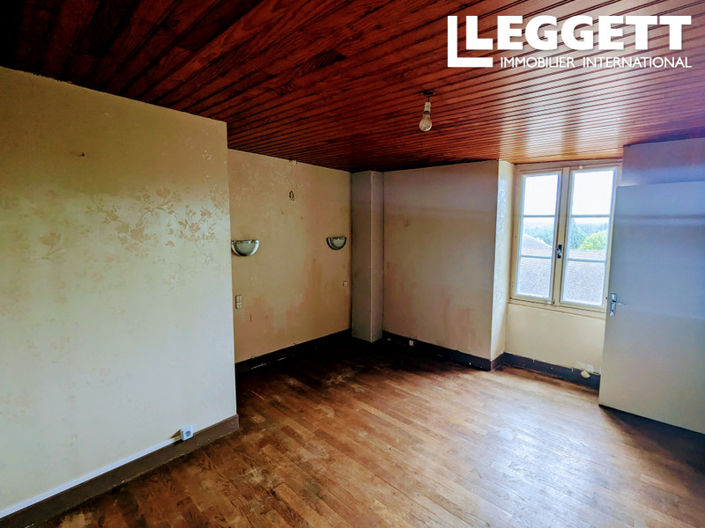 Image No.10-3 Bed House for sale