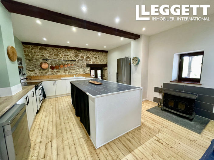 Image No.7-6 Bed House for sale