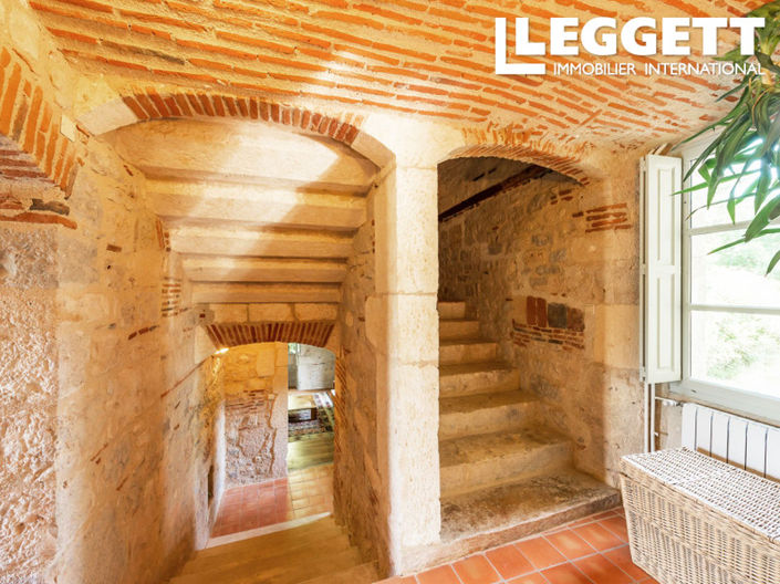 Image No.9-5 Bed House for sale