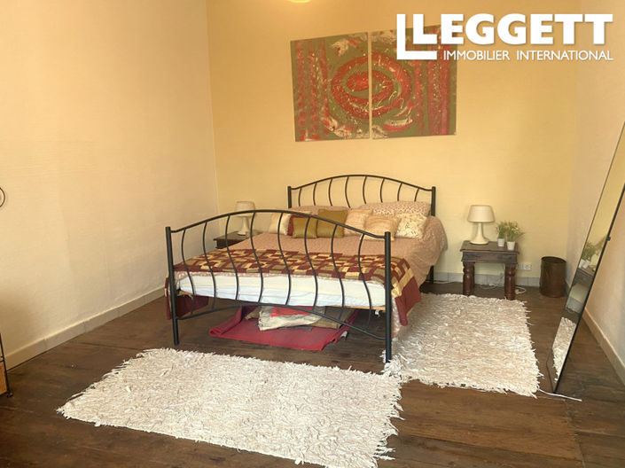 Image No.8-5 Bed House for sale