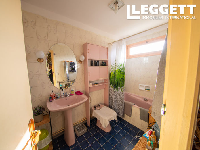 Image No.9-6 Bed House for sale