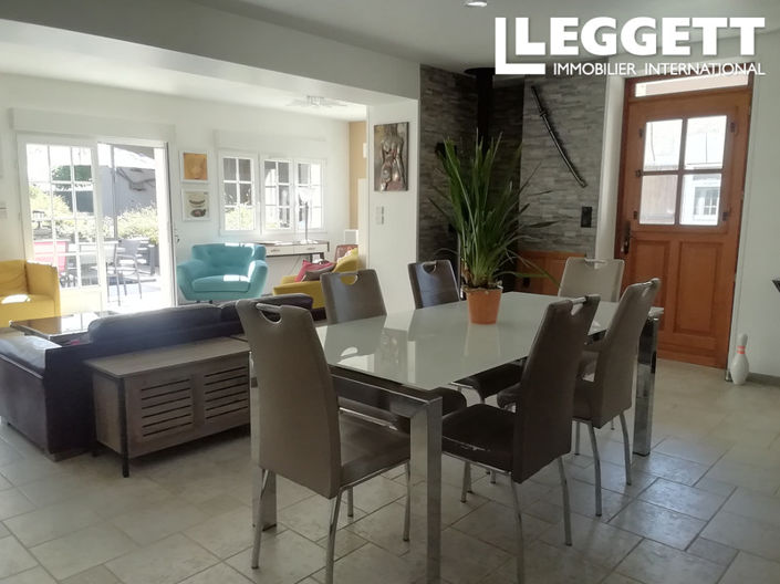 Image No.6-8 Bed House for sale