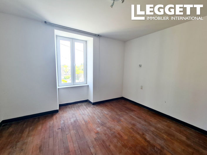 Image No.8-7 Bed Commercial for sale