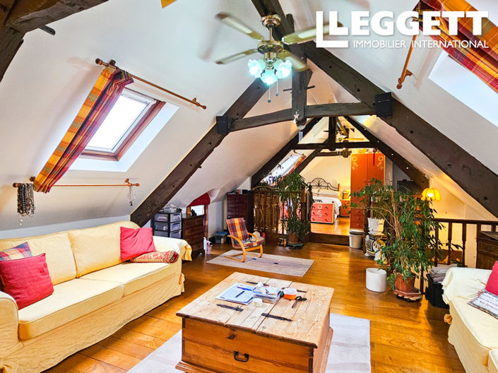 Image No.10-9 Bed House for sale