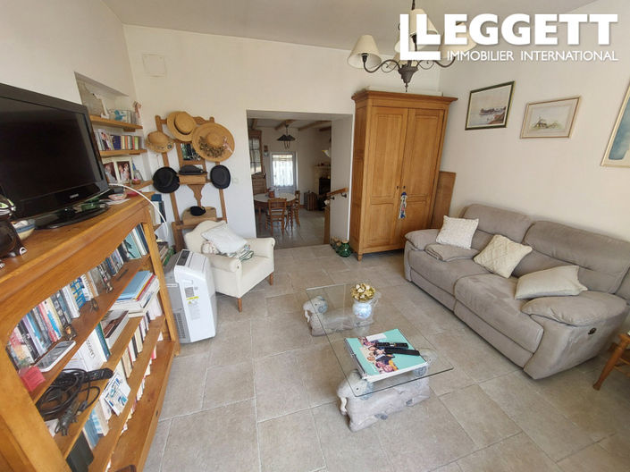 Image No.8-3 Bed House for sale