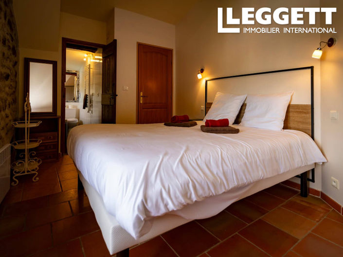 Image No.8-14 Bed Commercial for sale