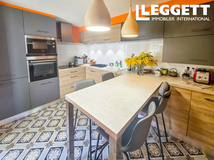 Image No.10-4 Bed House for sale